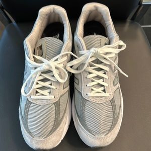 New Balance 990GL5 Running Shoes. Size 10 M